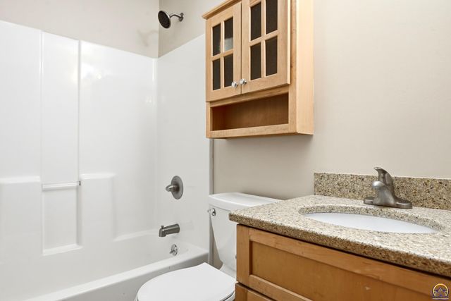 13130 S Topeka AVE, Carbondale, KS 66414