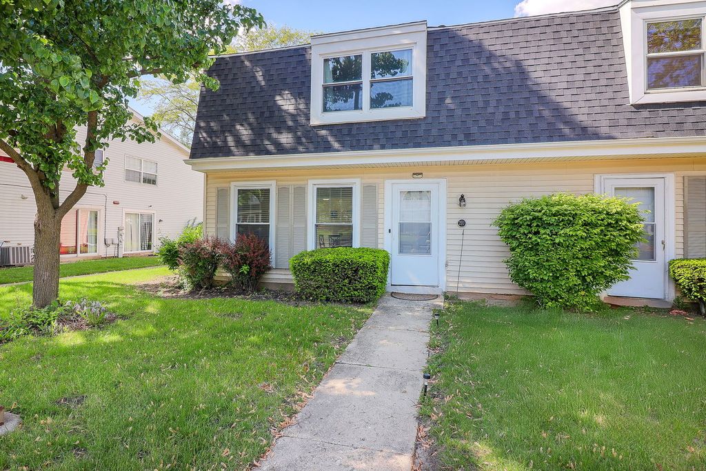 21 Fernwood Drive 21U, Bolingbrook, IL 60440