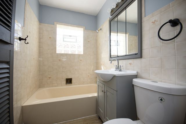 5533 S Menard Avenue, Chicago, IL 60638