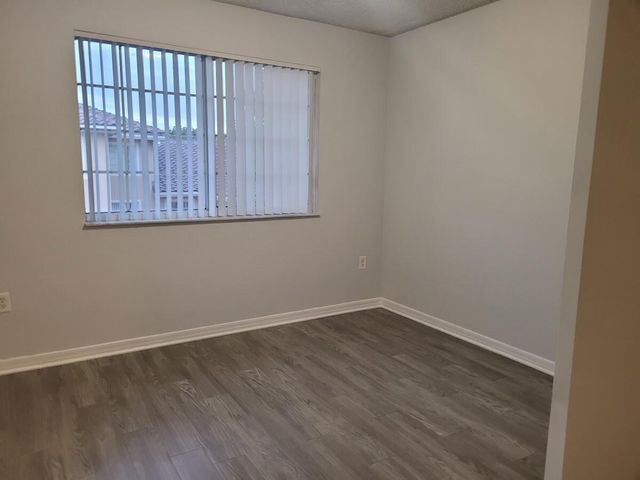 4197 N Haverhill Road 212, West Palm Beach, FL 33417