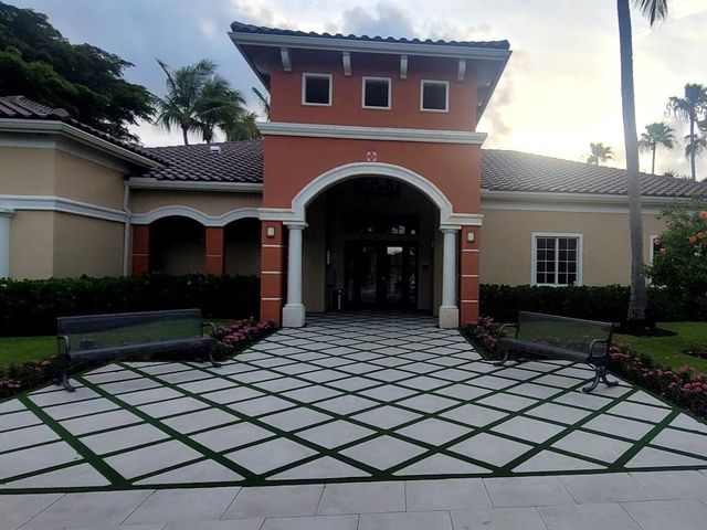 4197 N Haverhill Road 212, West Palm Beach, FL 33417