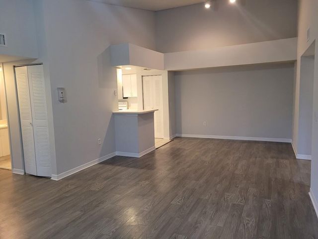 4197 N Haverhill Road 212, West Palm Beach, FL 33417
