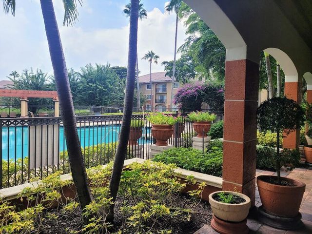 4197 N Haverhill Road 212, West Palm Beach, FL 33417