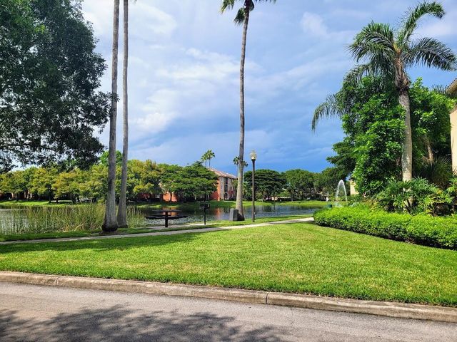4197 N Haverhill Road 212, West Palm Beach, FL 33417