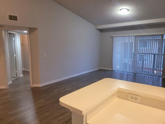 4197 N Haverhill Road 212, West Palm Beach, FL 33417