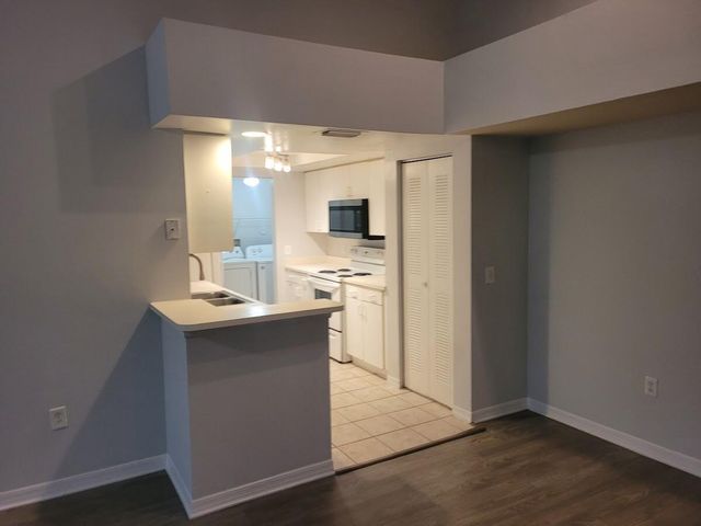 4197 N Haverhill Road 212, West Palm Beach, FL 33417