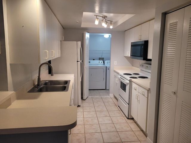 4197 N Haverhill Road 212, West Palm Beach, FL 33417