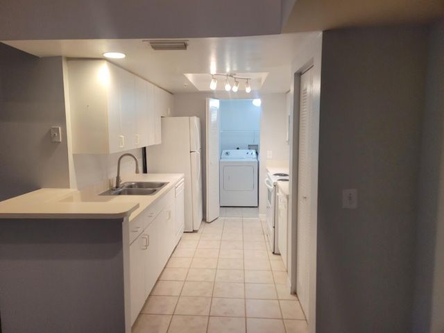 4197 N Haverhill Road 212, West Palm Beach, FL 33417