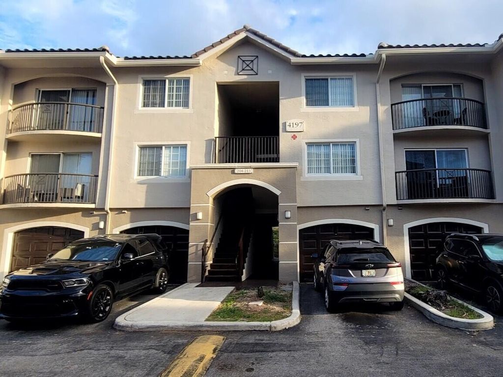 4197 N Haverhill Road 212, West Palm Beach, FL 33417
