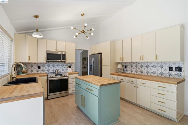 241 Garnet Drive, Livermore, CA 94550