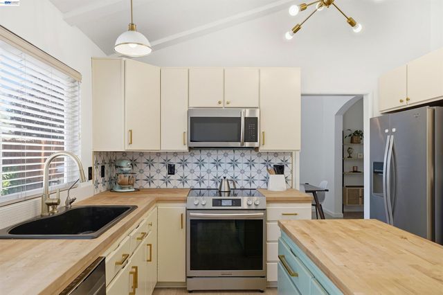 241 Garnet Drive, Livermore, CA 94550