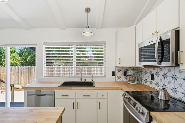 241 Garnet Drive, Livermore, CA 94550