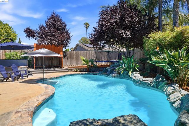 241 Garnet Drive, Livermore, CA 94550