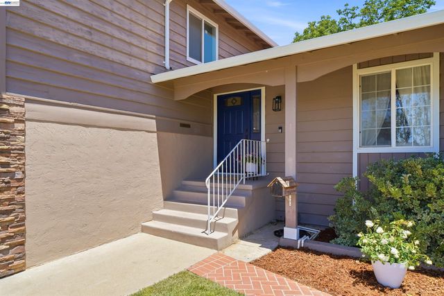 241 Garnet Drive, Livermore, CA 94550