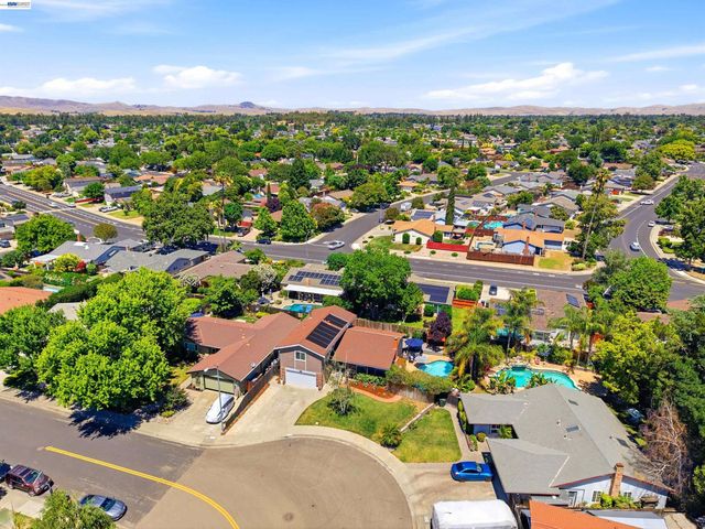 241 Garnet Drive, Livermore, CA 94550