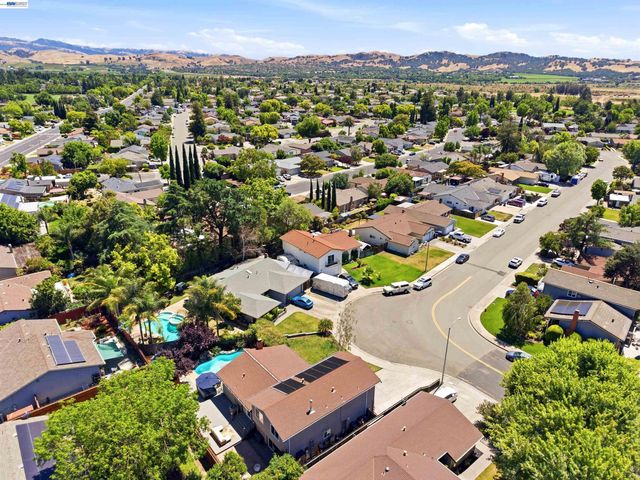 241 Garnet Drive, Livermore, CA 94550