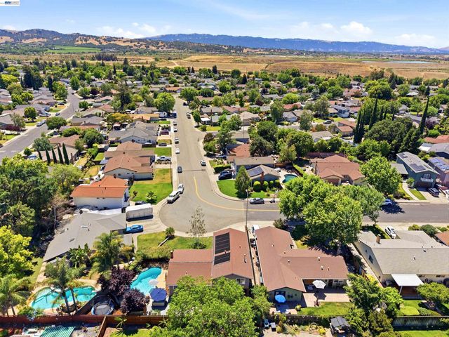 241 Garnet Drive, Livermore, CA 94550