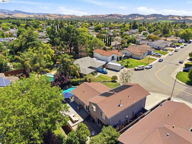 241 Garnet Drive, Livermore, CA 94550