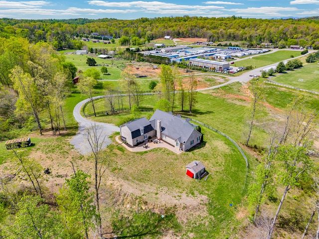 3631 Louisville Rd, Louisville, TN 37777