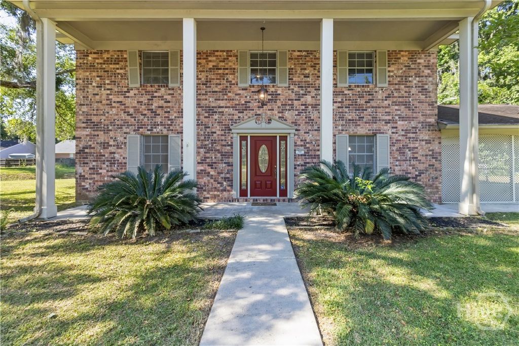 Image 1 of property listing at 701 Lee Boulevard, Savannah, GA 31405
