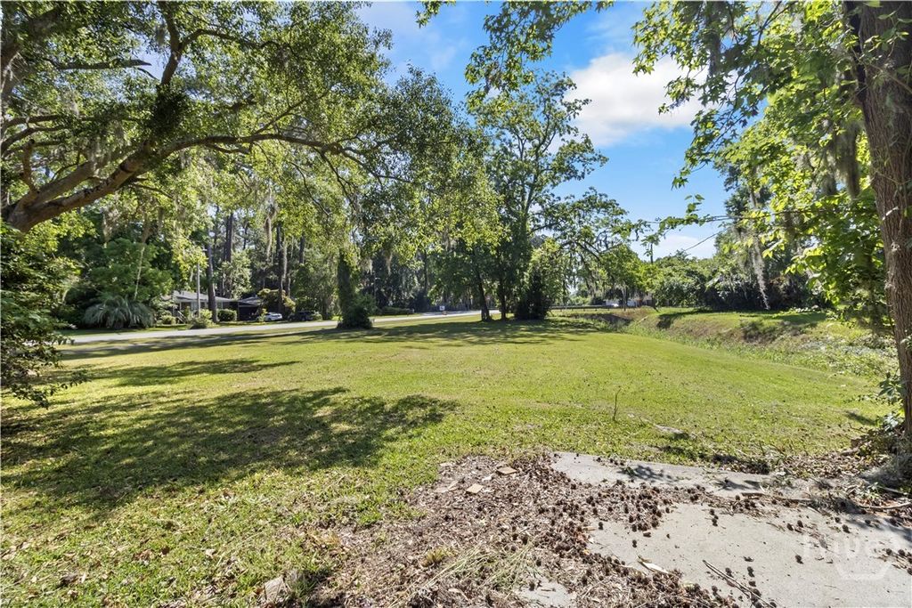 Image 28 of property listing at 701 Lee Boulevard, Savannah, GA 31405