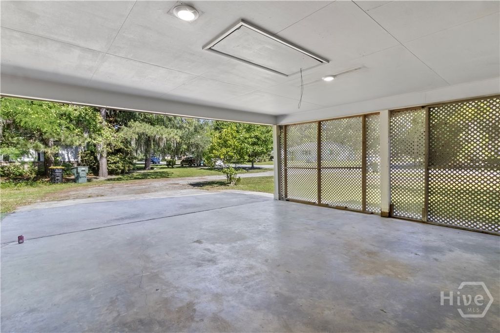 Image 31 of property listing at 701 Lee Boulevard, Savannah, GA 31405