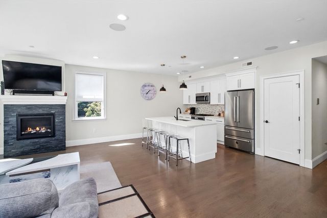2-4 Elm St 3A, Boston, MA 02122