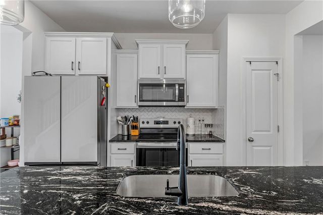 1908 Ardmore Commons Drive, Winston-salem, NC 27103