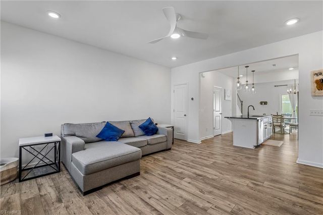 1908 Ardmore Commons Drive, Winston-salem, NC 27103