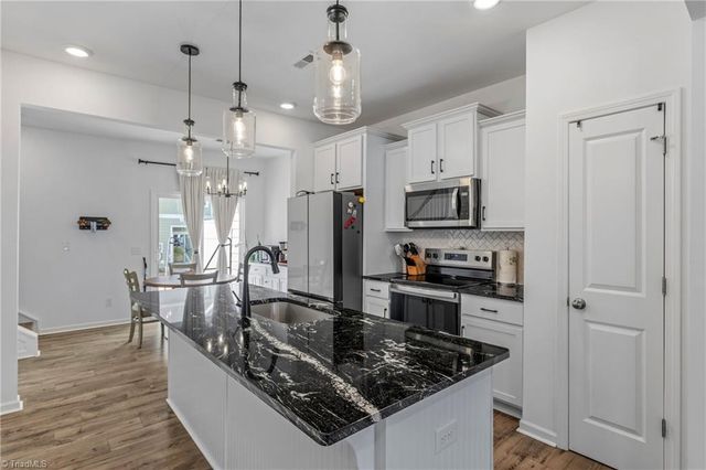 1908 Ardmore Commons Drive, Winston-salem, NC 27103