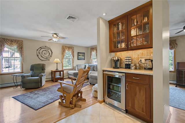 5 Lauretta Lane, Lincoln, RI 02865
