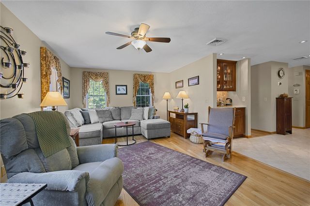 5 Lauretta Lane, Lincoln, RI 02865