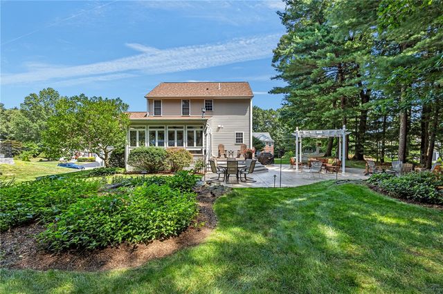 5 Lauretta Lane, Lincoln, RI 02865
