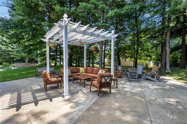 5 Lauretta Lane, Lincoln, RI 02865