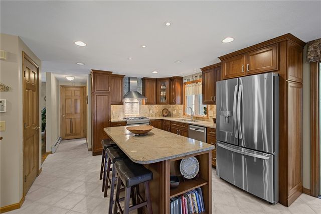 5 Lauretta Lane, Lincoln, RI 02865