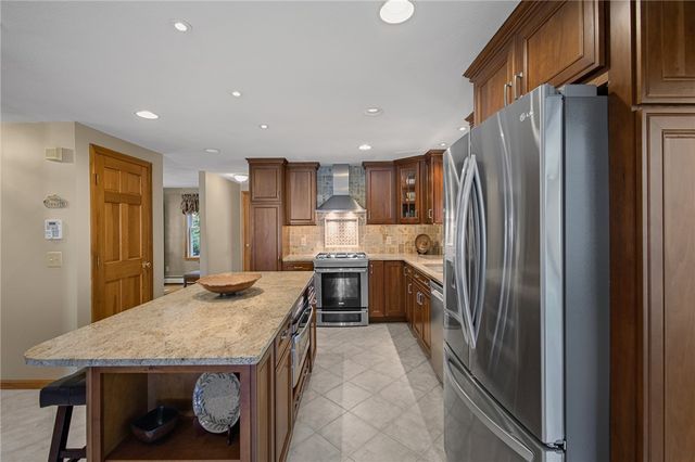 5 Lauretta Lane, Lincoln, RI 02865