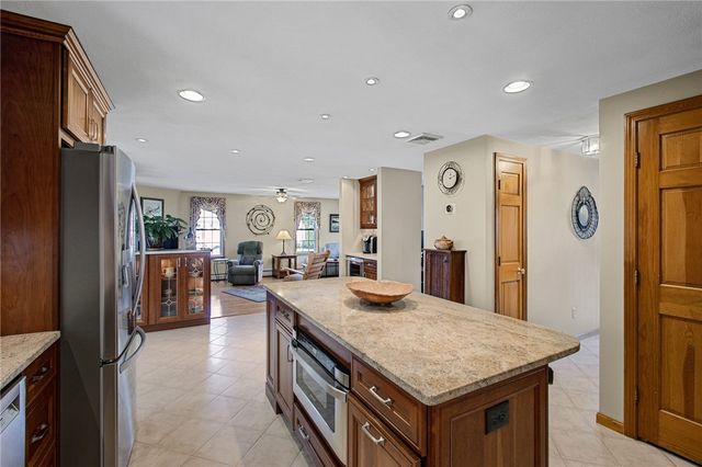 5 Lauretta Lane, Lincoln, RI 02865