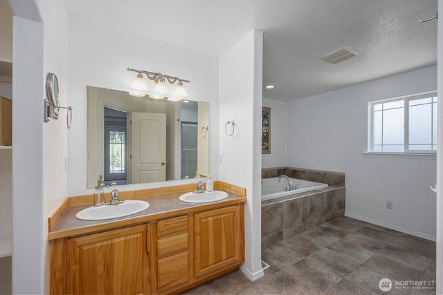 320 E Inglewood Drive, Moses Lake, WA 98837
