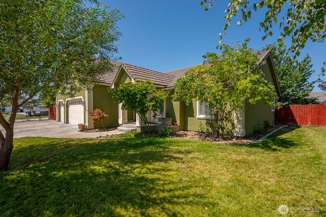 320 E Inglewood Drive, Moses Lake, WA 98837