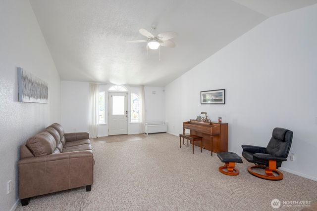 320 E Inglewood Drive, Moses Lake, WA 98837