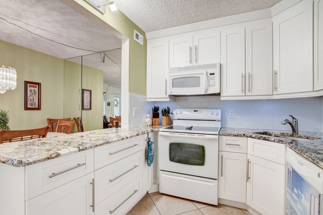 334 Pine Ridge Circle B-1, Greenacres, FL 33463