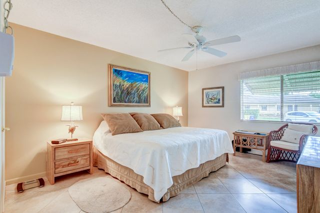 334 Pine Ridge Circle B-1, Greenacres, FL 33463