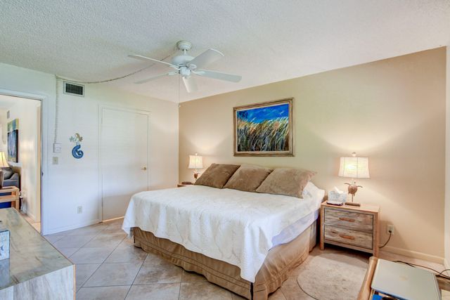 334 Pine Ridge Circle B-1, Greenacres, FL 33463