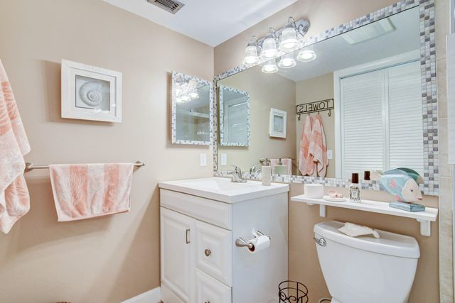 334 Pine Ridge Circle B-1, Greenacres, FL 33463