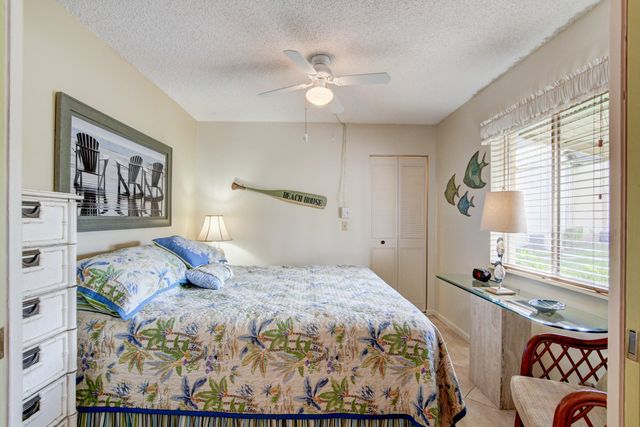 334 Pine Ridge Circle B-1, Greenacres, FL 33463