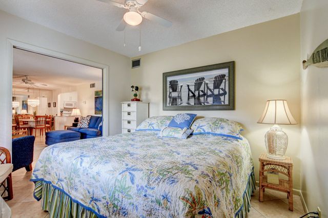 334 Pine Ridge Circle B-1, Greenacres, FL 33463