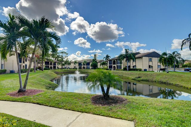 334 Pine Ridge Circle B-1, Greenacres, FL 33463