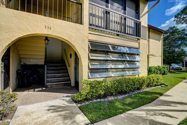 334 Pine Ridge Circle B-1, Greenacres, FL 33463