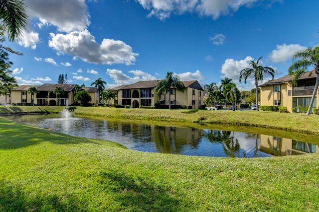 334 Pine Ridge Circle B-1, Greenacres, FL 33463
