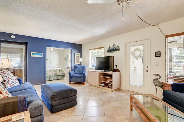 334 Pine Ridge Circle B-1, Greenacres, FL 33463